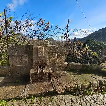 Charming House In Nova De Foz Coa With Private Entrance بيت للعطل